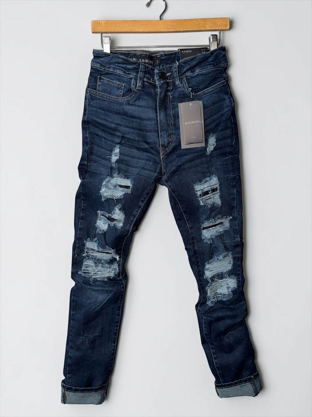Jeans de mezclilla Mi tienda KAIROV corte slim en azul oscuro con roturas y acabado desgastado