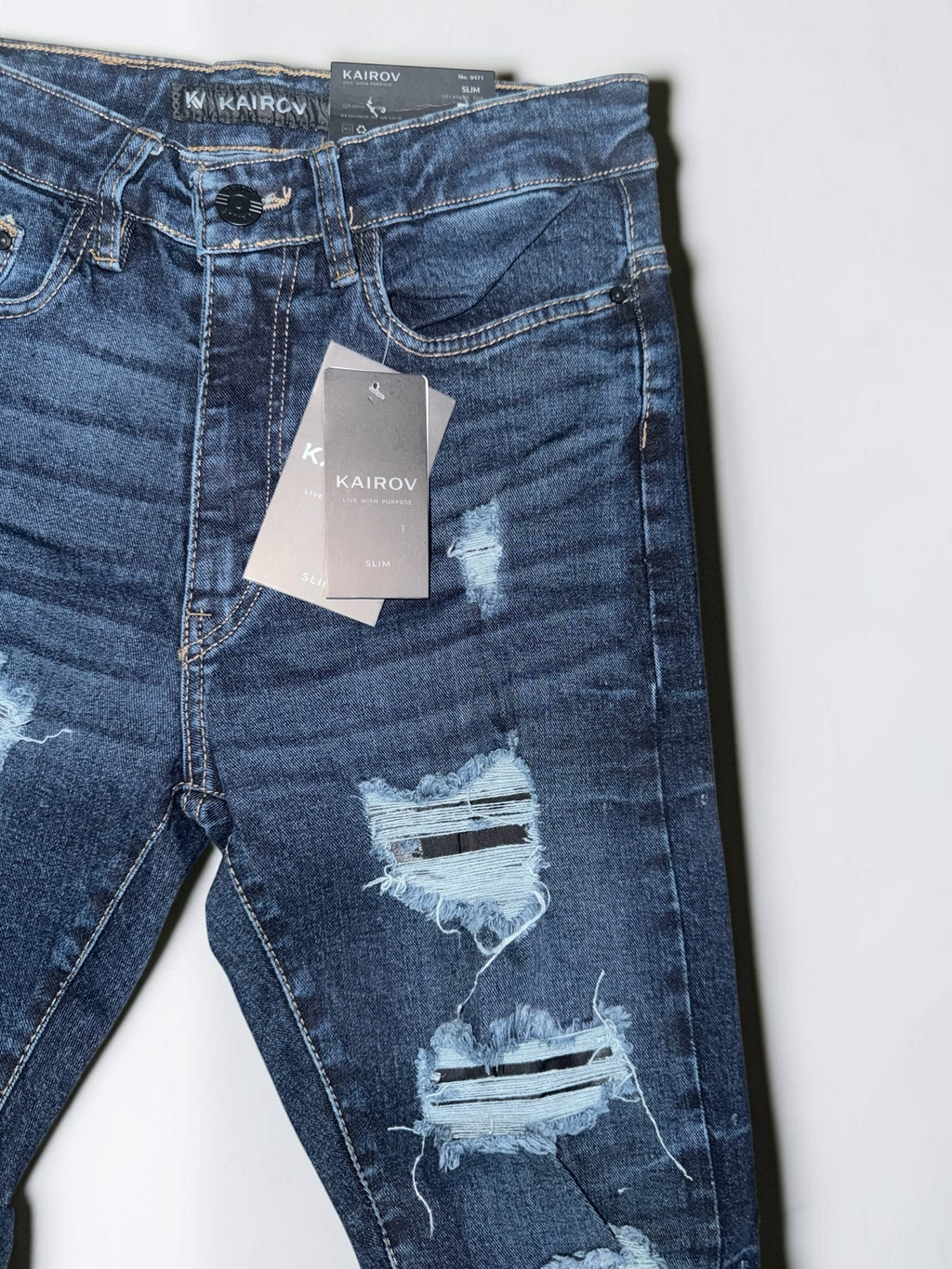 Pantalones de mezclilla Mi tienda KAIROV corte slim en azul oscuro con detalles de roturas y desgaste