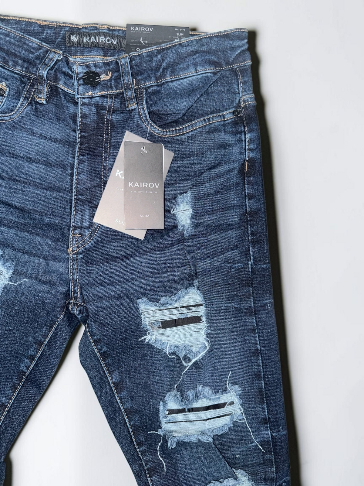 Pantalones de mezclilla Mi tienda KAIROV corte slim en azul oscuro con detalles de roturas y desgaste